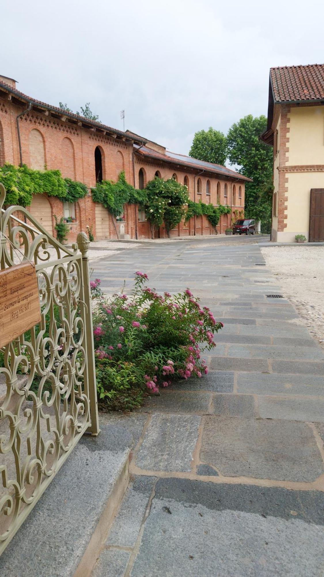 Tenuta Montanello B&B Кастильоне-Фаллетто Экстерьер фото